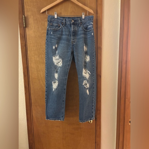 Levi's Denim - Levi's Women's Straight Leg Jeans in Distressed Blue